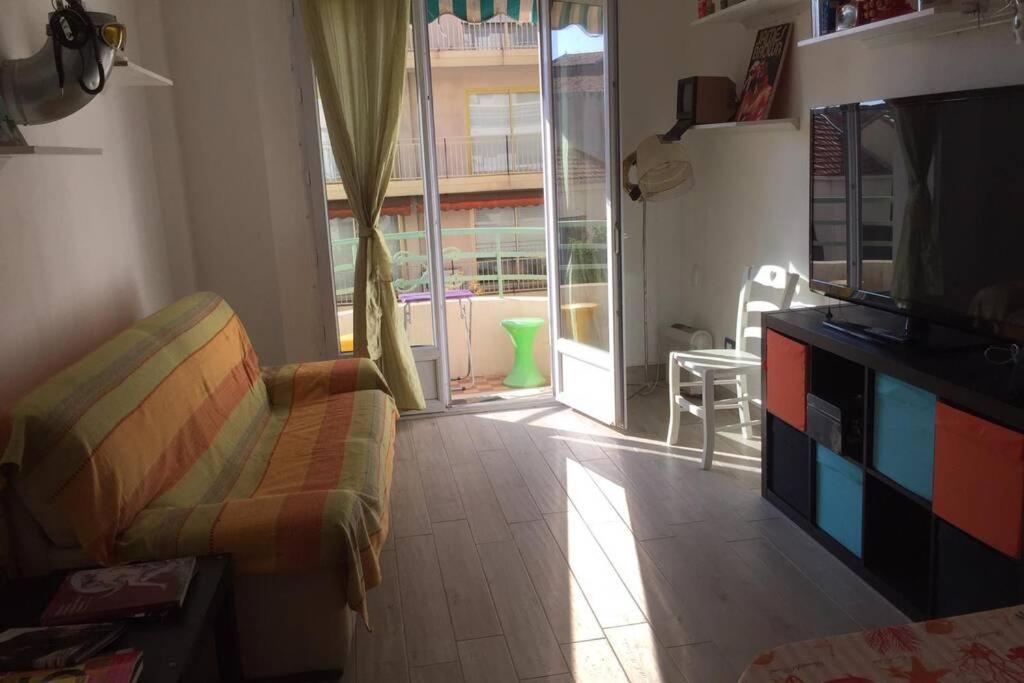 Grand F2 60Mq Centre Antibes, Proche Plages, Commerces, 2 Balcons, Parking, Train, Bus, Deco Vintage, Pet Friendly, Ideal Famille Ou 1-2 Couples Apartment Bagian luar foto