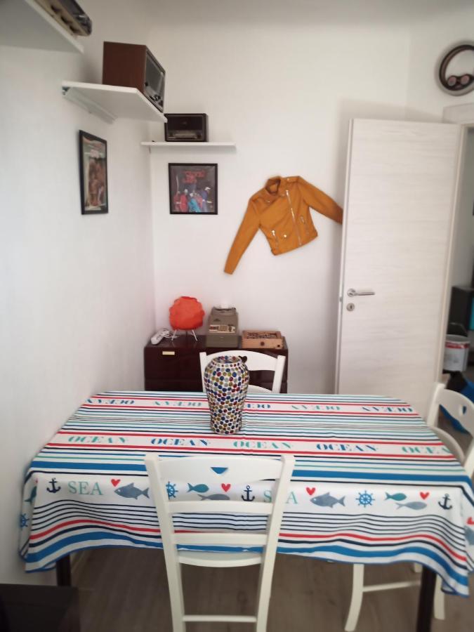 Grand F2 60Mq Centre Antibes, Proche Plages, Commerces, 2 Balcons, Parking, Train, Bus, Deco Vintage, Pet Friendly, Ideal Famille Ou 1-2 Couples Bagian luar foto