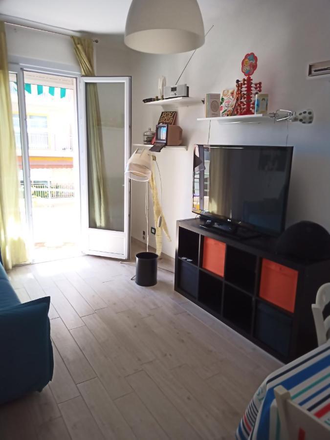 Grand F2 60Mq Centre Antibes, Proche Plages, Commerces, 2 Balcons, Parking, Train, Bus, Deco Vintage, Pet Friendly, Ideal Famille Ou 1-2 Couples Bagian luar foto