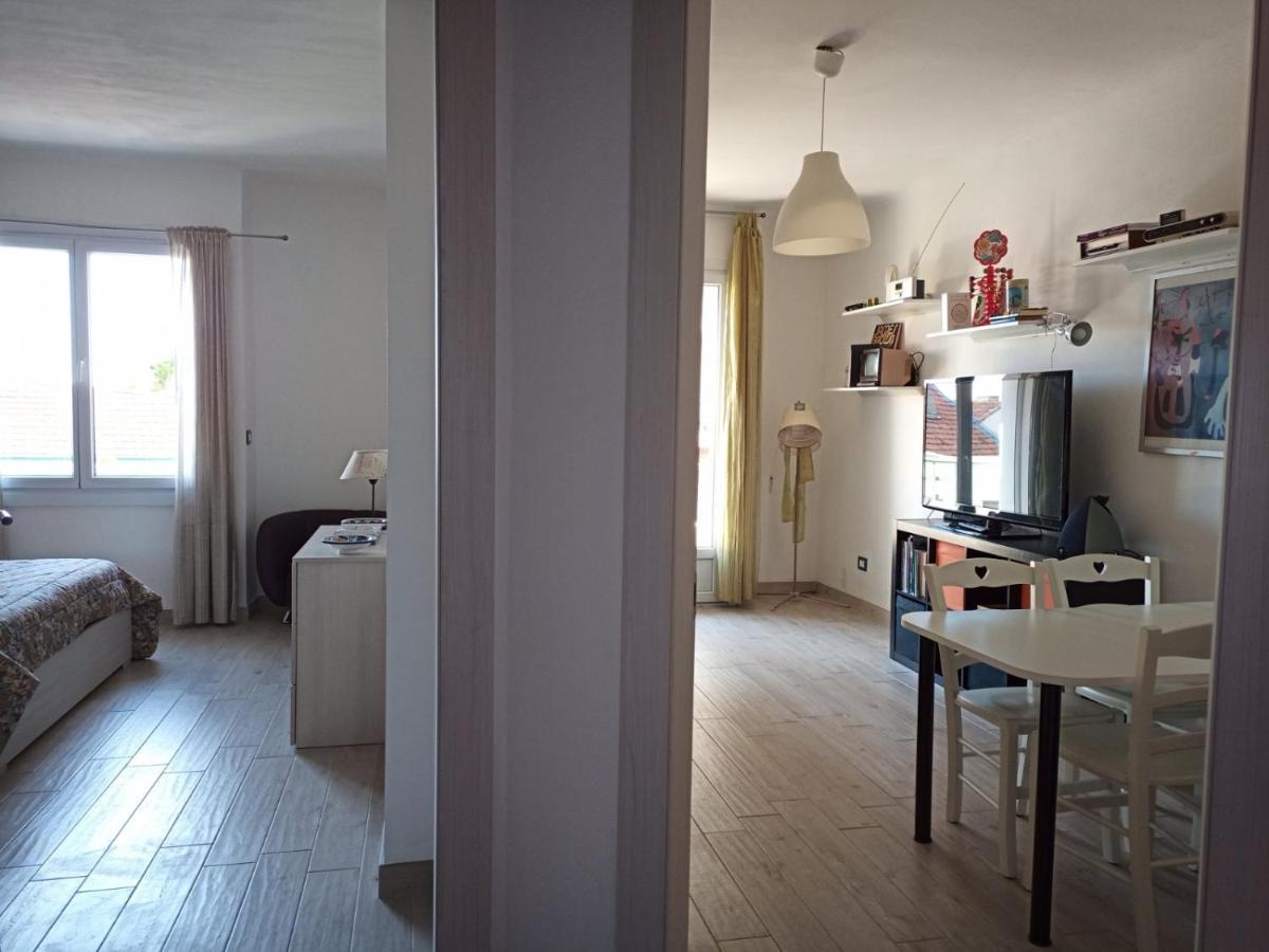 Grand F2 60Mq Centre Antibes, Proche Plages, Commerces, 2 Balcons, Parking, Train, Bus, Deco Vintage, Pet Friendly, Ideal Famille Ou 1-2 Couples Bagian luar foto