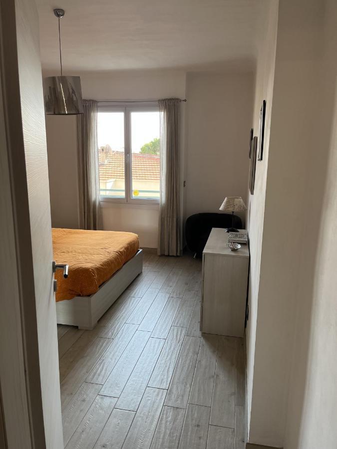 Grand F2 60Mq Centre Antibes, Proche Plages, Commerces, 2 Balcons, Parking, Train, Bus, Deco Vintage, Pet Friendly, Ideal Famille Ou 1-2 Couples Bagian luar foto