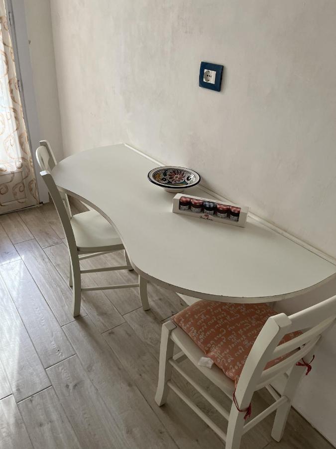 Grand F2 60Mq Centre Antibes, Proche Plages, Commerces, 2 Balcons, Parking, Train, Bus, Deco Vintage, Pet Friendly, Ideal Famille Ou 1-2 Couples Bagian luar foto