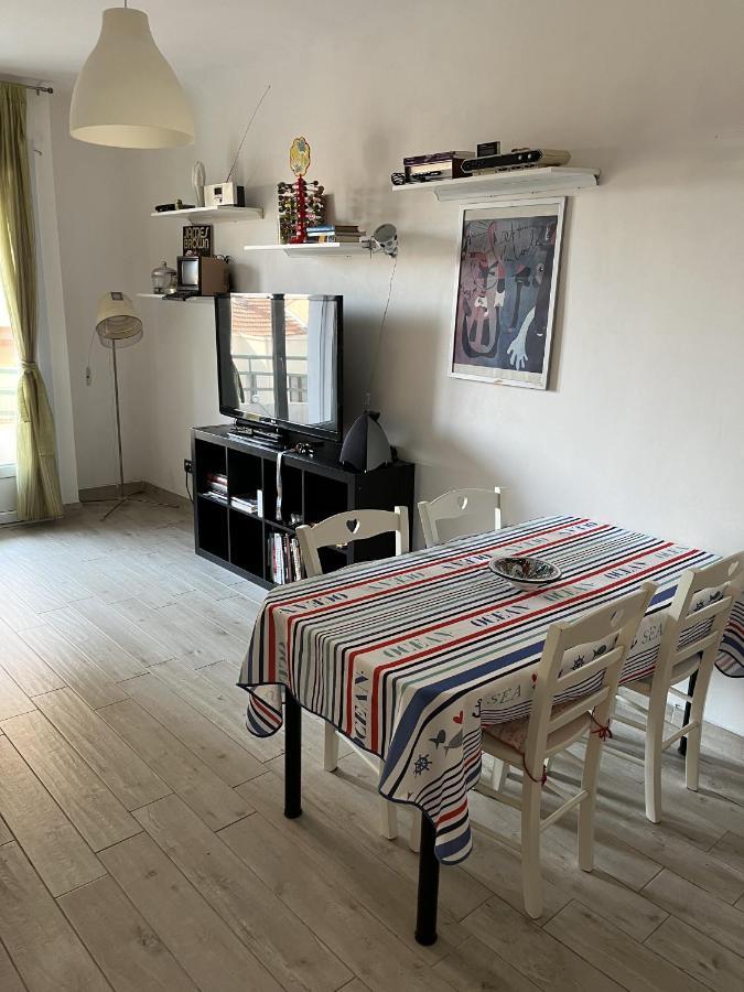 Grand F2 60Mq Centre Antibes, Proche Plages, Commerces, 2 Balcons, Parking, Train, Bus, Deco Vintage, Pet Friendly, Ideal Famille Ou 1-2 Couples Bagian luar foto