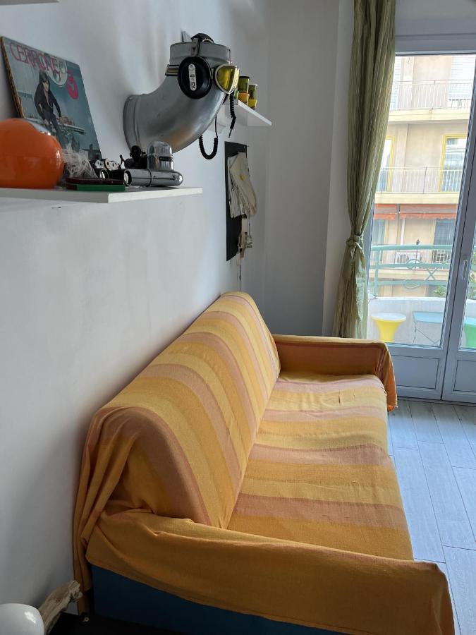 Grand F2 60Mq Centre Antibes, Proche Plages, Commerces, 2 Balcons, Parking, Train, Bus, Deco Vintage, Pet Friendly, Ideal Famille Ou 1-2 Couples Bagian luar foto